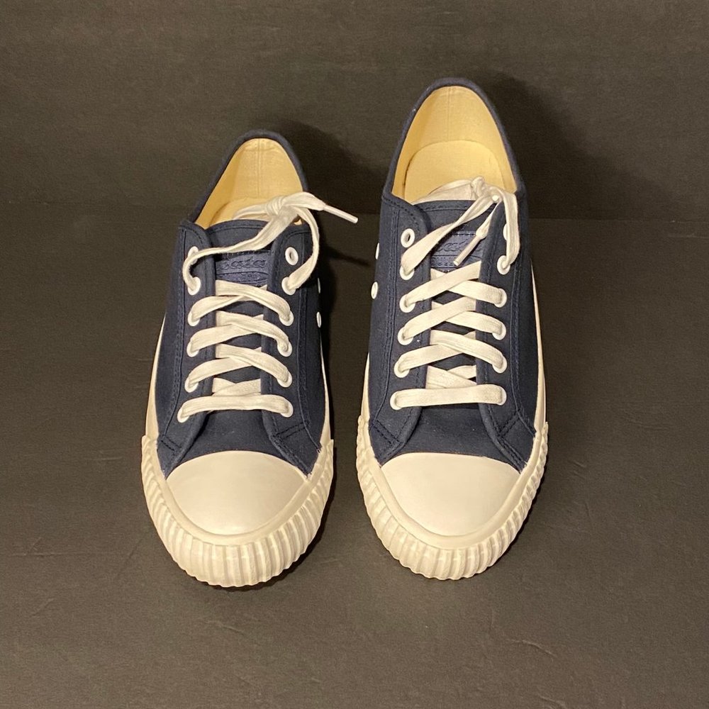 Bata Bullets Navy Low Top without box.  Converse like. Mens 8 / Womens 10.  New